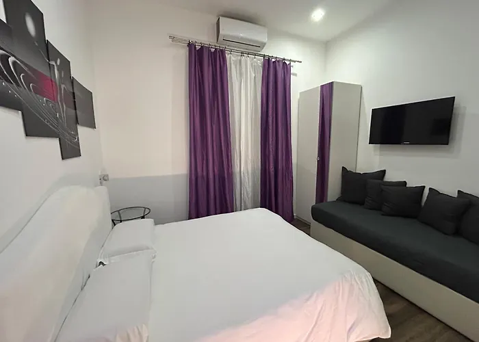 לינה וארוחת בוקר Domus Flavia 4*
